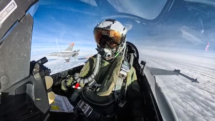 Entrenamientos de pilotos de la Fuerza Aérea Argentina para manejar los F-16
