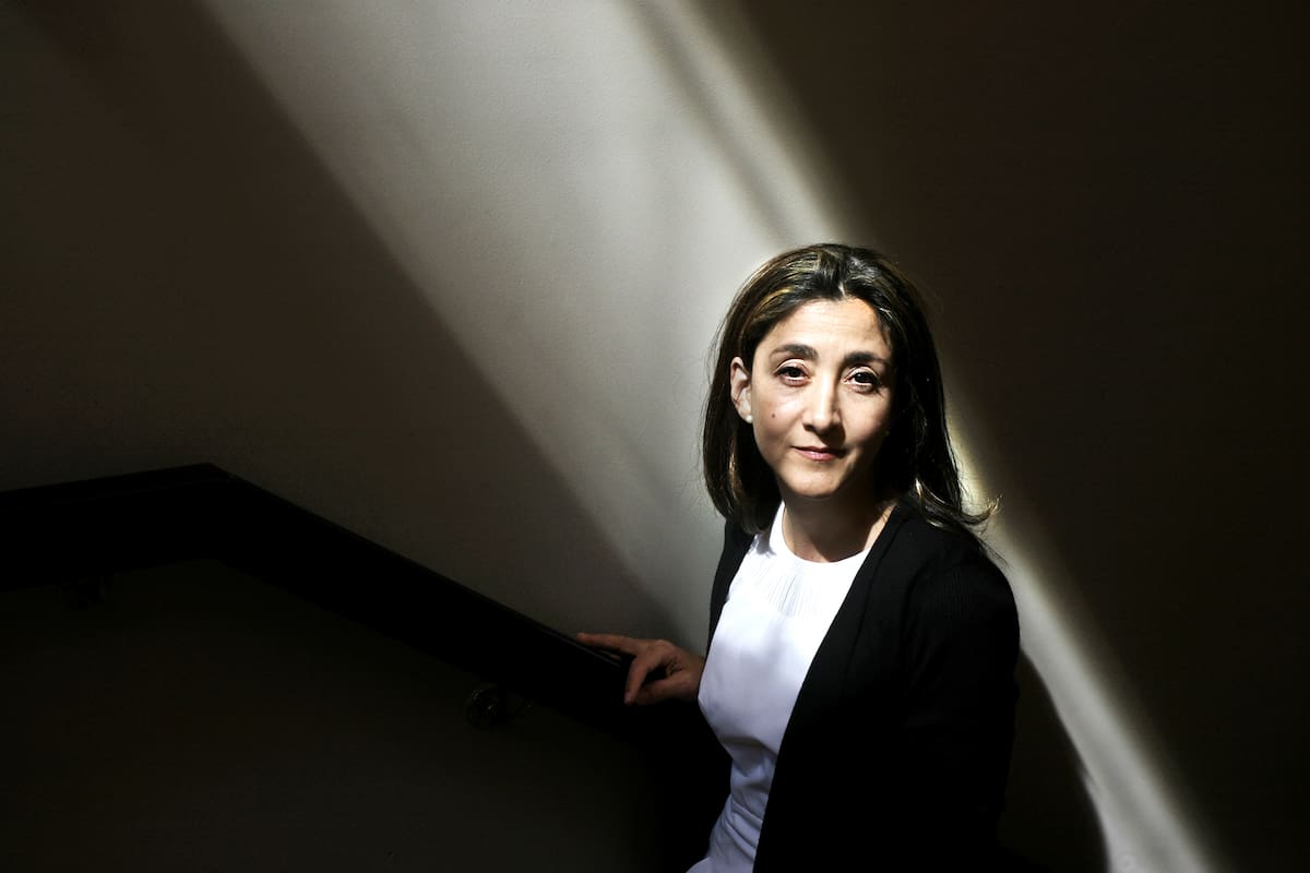 ENTREVISTA A INGRID BETANCOUR EN EL HOTEL LANCASTER DE BUENOS AIRES
êngrid Betancourt Pulecio (n. Bogota 1961 Durante la decada de 1990 se desempe–— primero en la Camara de Representantes de Colombia su actividad contra la corrupci—n pol’tica, abogando por una salida pac’fica del conflicto armado de su pa’s Despues de renunciar al Partido Liberal tras haberlo denunciado en la crisis conocida como Proceso ochomil postul— por el Partido verde Ox’geno al Senado en las elecciones legislativas del a–o 1998 siendo electa con la primera mayor’a nacional. Renunci— a su esca–o en el a–o 2001 para postularse a la presidencia de su pa’s en las elecciones del a–o 2002
Fue secuestrada por guerrilla de las FARC sufri— los rigores de su reclusi—n en zonas selvaticas de Colombia durante 6 a–os de cautiverio, y en el 2008 fue liberada por medio de la llamada Operaci—n Jaque constituy— un gran triunfo pol’tico para el gobierno de çlvaro Uribe
10_11_2010
AUTORA: MARIANA ARAUJO