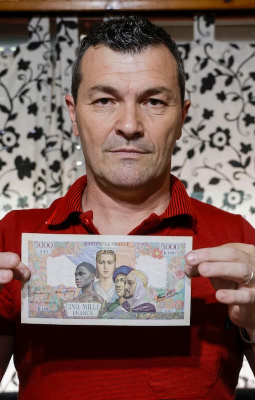 Entrevista a Martín Abbuzzese, un coleccionista de billetes.