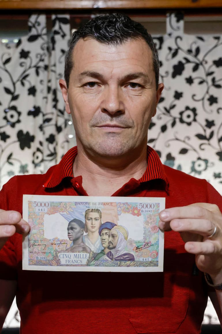 Entrevista a Martín Abbuzzese, un coleccionista de billetes.