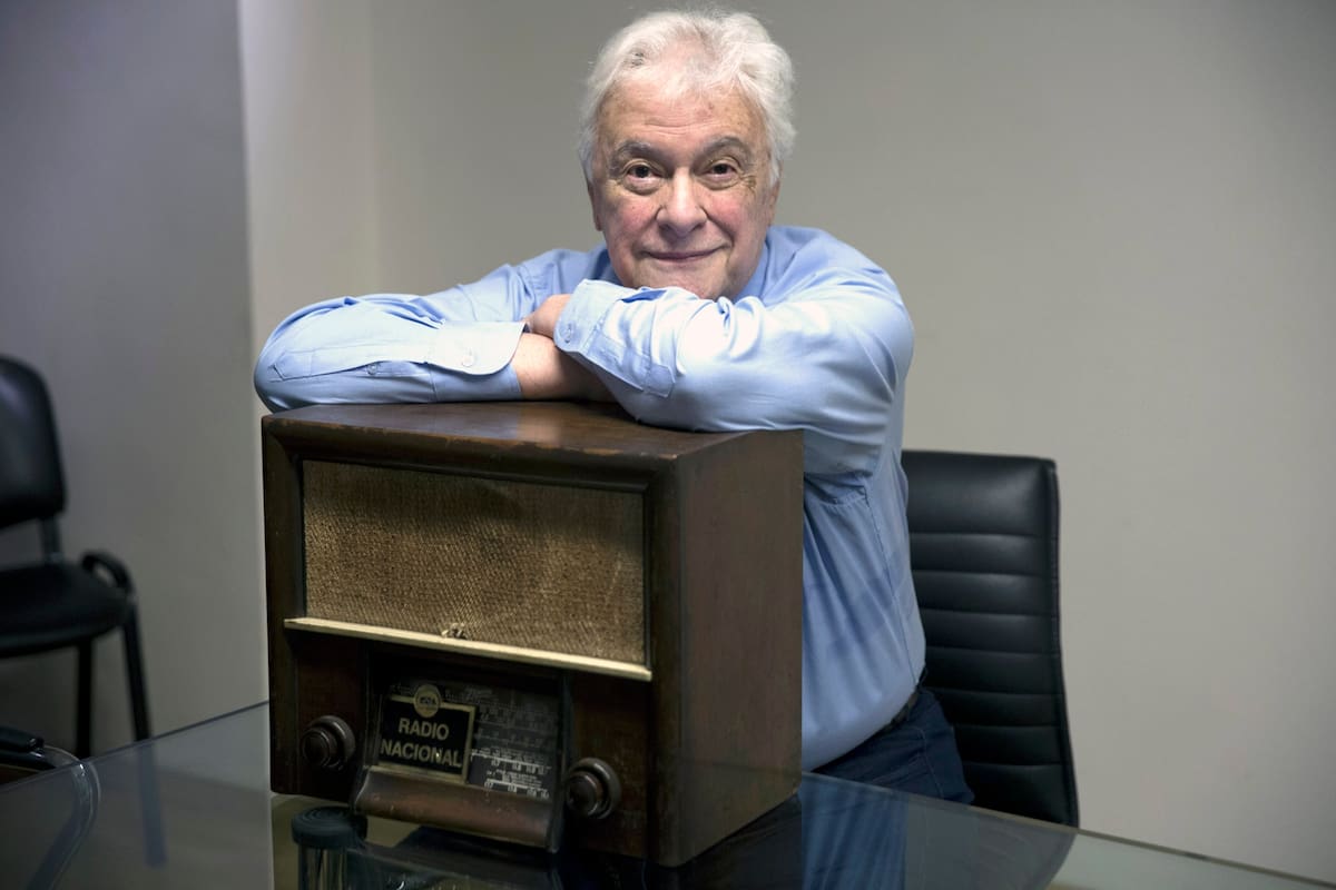 Entrevista con el locutor Hector Larrea a proposito de sus 80 anos. En Radio Nacional. 2018.