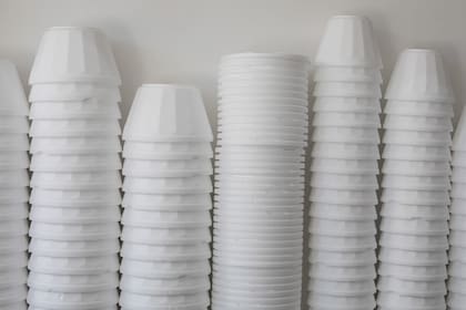 Envases de telgopor listos para el despacho.