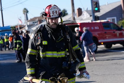 Envían a 6 personas a hospitales debido a explosión de gas en California