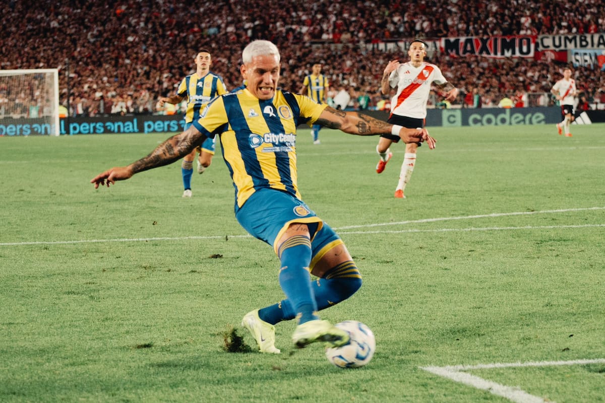 Enzo Copetti erró el gol que pudo ser la victoria para Rosario Central ante River Plate en el Monumental