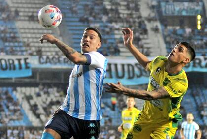 Enzo Copetti pasó de jugar de 9 a atacante por la derecha en Racing con la llegada de Gago
