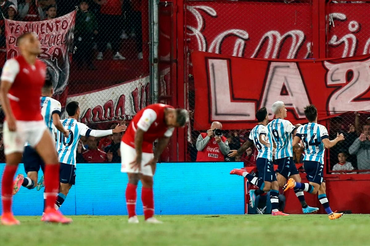 Enzo Copetti y todo Racing festejan con euforia haber pasado a ganar un clásico de Avellaneda a los 40 minutos del segundo tiempo; la Academia está de racha frente a Independiente y crece en la Copa de la Liga Profesional.