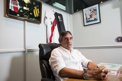 Enzo, en su oficina en Núñez