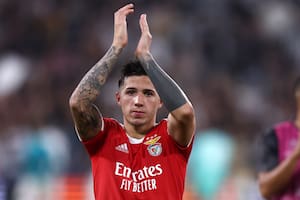 Enzo Fernández, con la camiseta de Benfica: llegó este año y tiene contrato hasta 2027; sólo saldrá por su cláusula de rescisión, estipulada en 120 millones de euros
