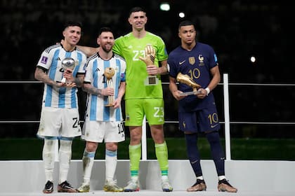 Enzo Fernández, Emiliano Martinez, Lionel Messi y Kylian Mbappe fueron los ganadores de los premios individuales del Mundial