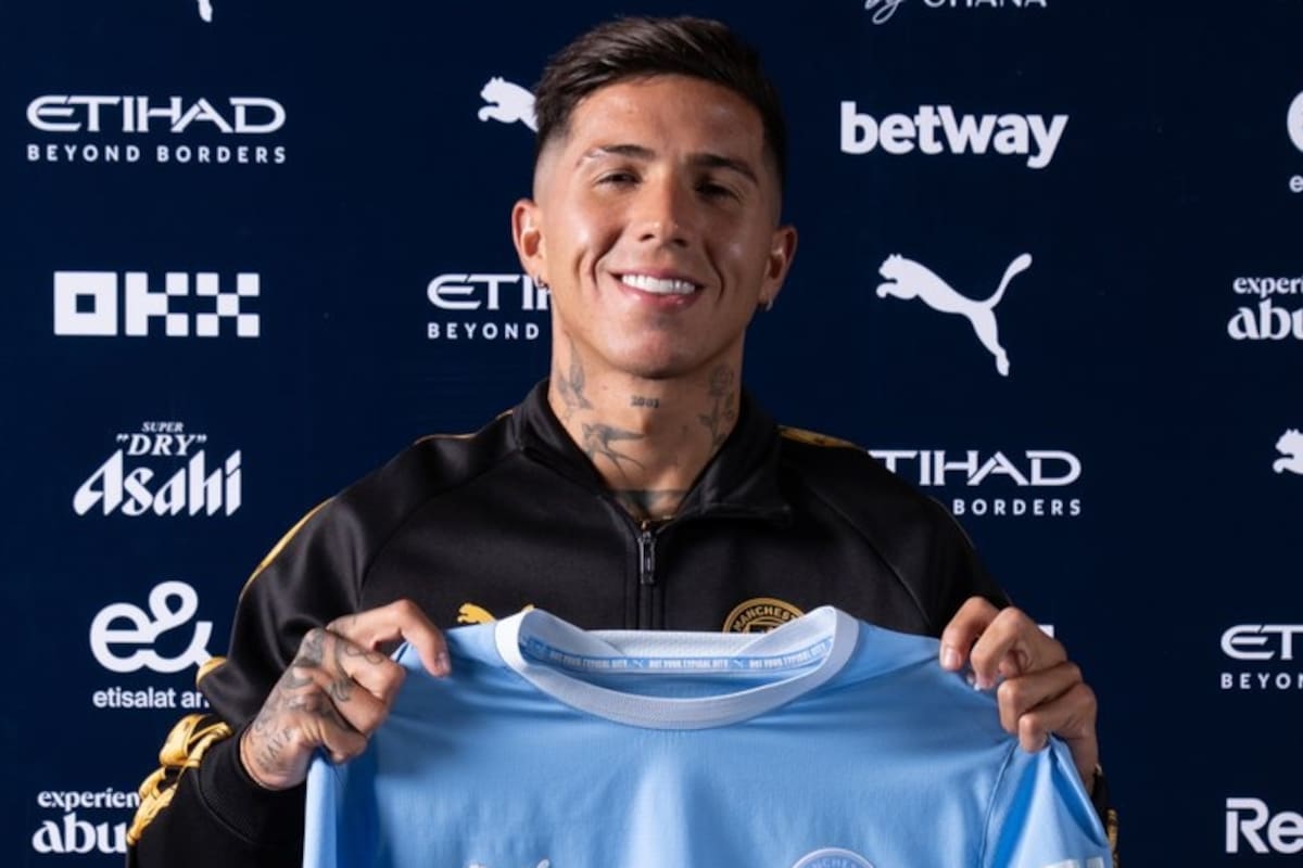 Enzo Fernández en Manchester City; el volante argentino es uno de los pocos capaces de justificar los millones de euros que costó su ficha