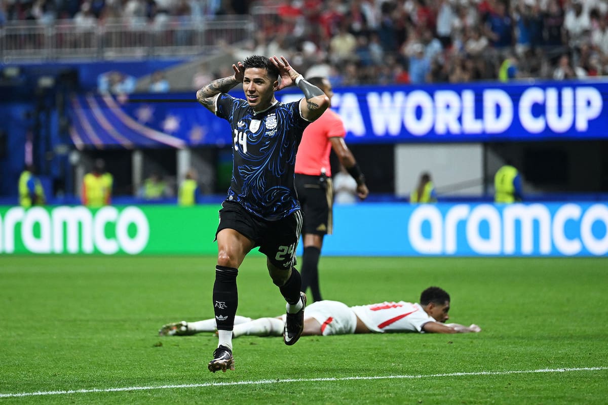 Enzo Fernández hizo el empate transitorio y luego la selección argentina celebró la victoria