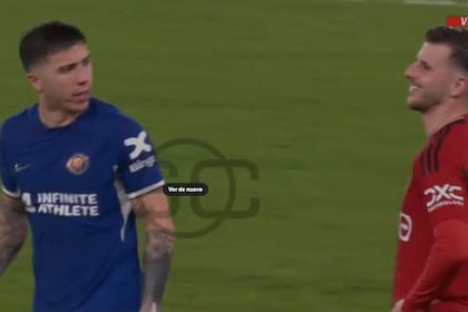 Enzo Fernández le dijo de todo a su excompañero Mason Mount, durante el encuentro entre Chelsea y Manchester United