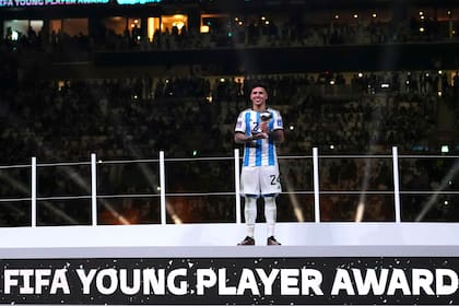 Enzo Fernández mejor jugador joven del mundial