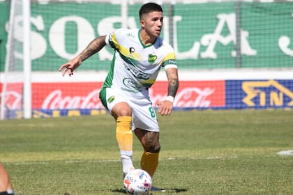 Enzo Fernández, volante de Defensa y Justicia