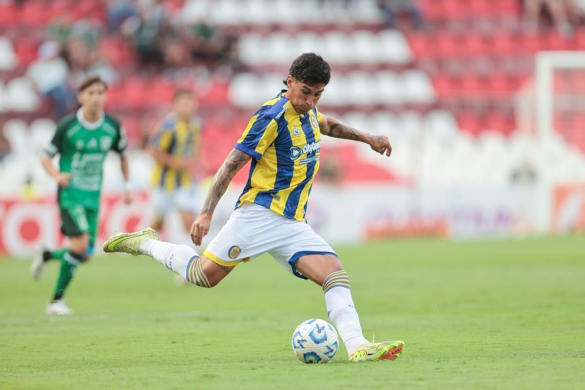Enzo Giménez sería titular en el encuentro de este sábado entre Rosario Central y Atlético Tucumán