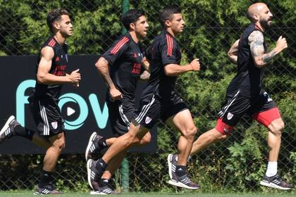 Enzo Pérez, en el centro, uno de los hombres clave que recupera el Muñeco Gallardo de cara a la etapa de definiciones