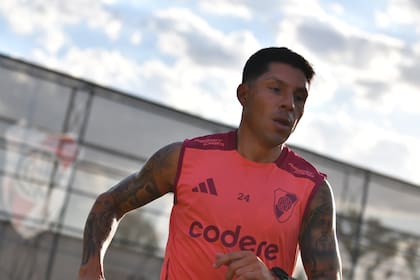 Enzo Pérez, en una práctica de River; regresó de Estudiantes para ser uno de los líderes del vestuario