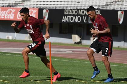 Enzo Pérez y Matías Suárez, en el entrenamiento de este jueves