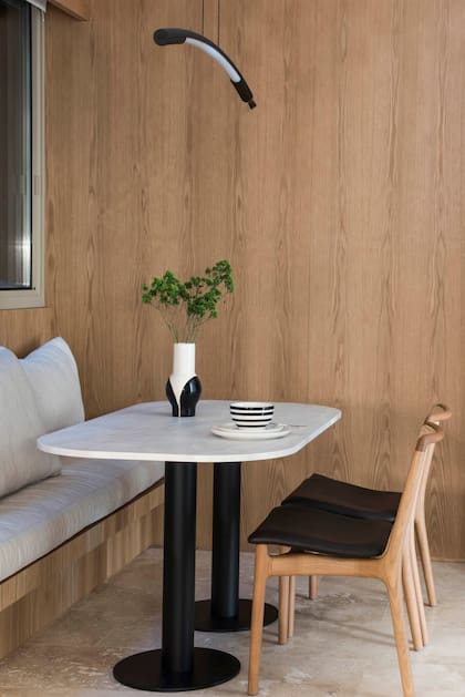 Epi. La reforma de éste depto incluyó la ampliación de la cocina para generar, entre otras cosas, una estación de café, un comedor diario.
