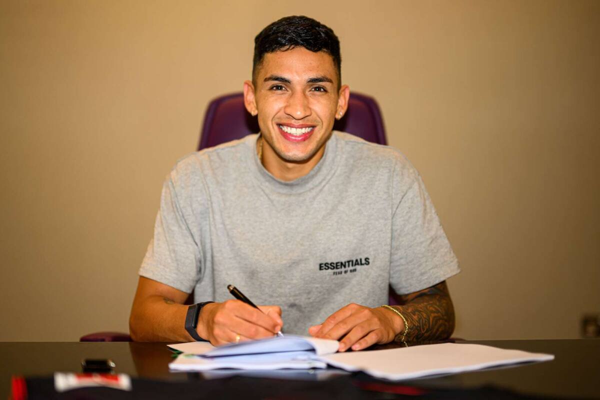 Equi Fernández firmó por cinco años y utilizará el dorsal número 6 en el Leverkusen.