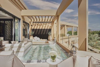 Equipada con un lujoso jacuzzi privado, esta habitación del Hotel Mandarin Oriental ofrece una experiencia de relax y exclusividad