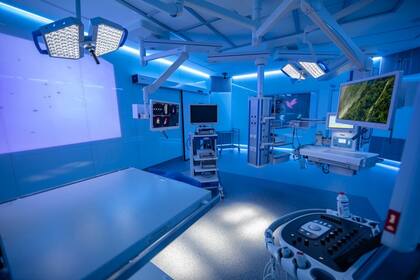 Equipamiento de última generación en una de las salas de intervenciones del Hospital de Niños San Juan de Dios, de Barcelona