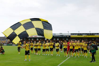 Equipo de fútbol de pueblo pesquero del Báltico está cerca de un título de liga de ensueño