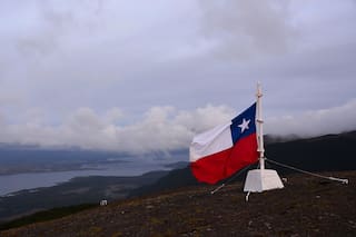 Equipos de rescate chilenos buscan a turistas perdidos en una tormenta de nieve en la Patagonia