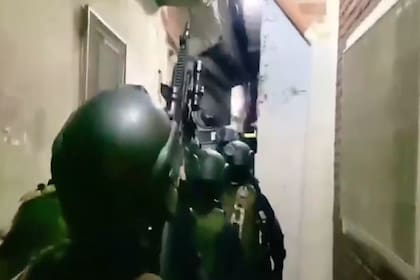 Equipos tácticos de la Policía Federal Argentina realizaron un operativo en la villa 1-11-14