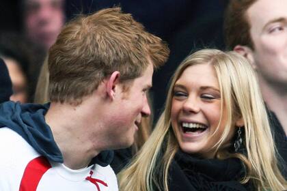 Era la época en la que Harry salía con Chelsy Davy, a quienes les hacían escuchas telefónicas