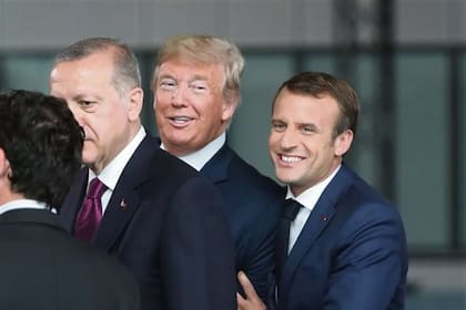 Erdogan, Trump y Macron, ayer, en la cumbre en Bruselas