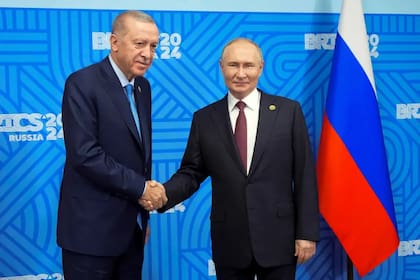 Erdogan y Putin "son similares en muchos aspectos", dice Tol