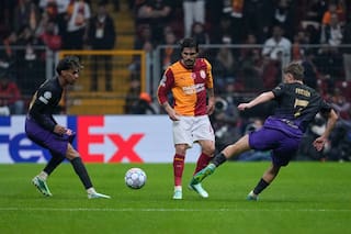 Lamine Yamal roba protagonismo con una 'semi rabona' en triunfo del Barça en Champions