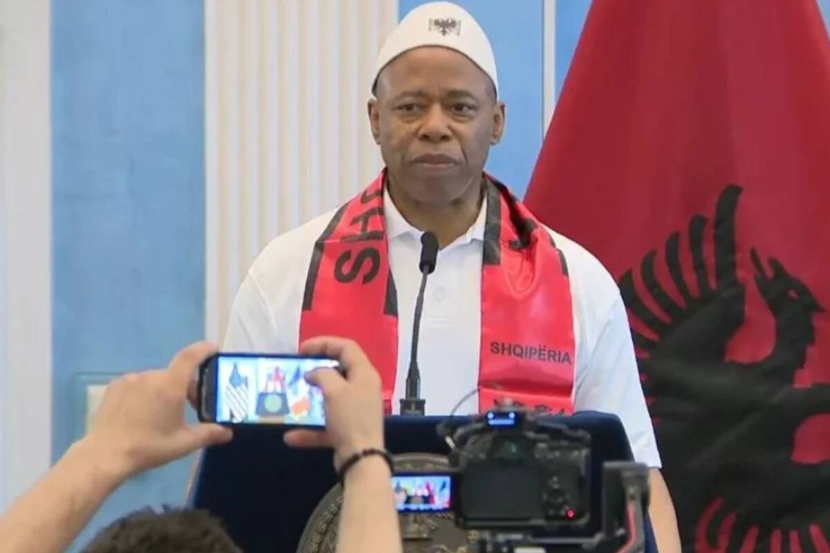 Eric Adams afirmó que el gesto refleja el vínculo entre Nueva York y la comunidad albanesa