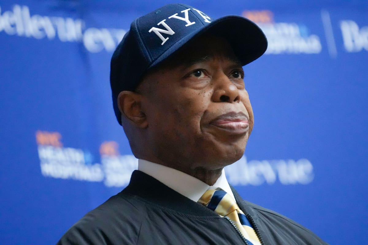 Eric Adams perdió apoyo tras las acusaciones de corrupción en su contra