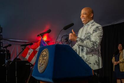 Eric Adams relanza su campaña como independiente tras salir absuelto de acusaciones federales