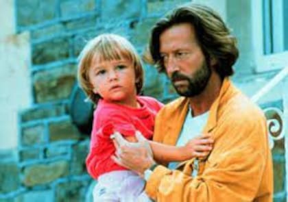 Eric Clapton y su hijo Conor, quien mueriera en un trágico accidente a la edad de cuatro años