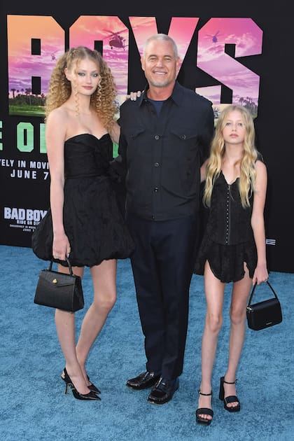 Eric Dane con sus hijas, Billie y Georgia, en el estreno de Bad Boys: Ride or Die, en mayo de 2024, antes de que le diagnosticaran ELA