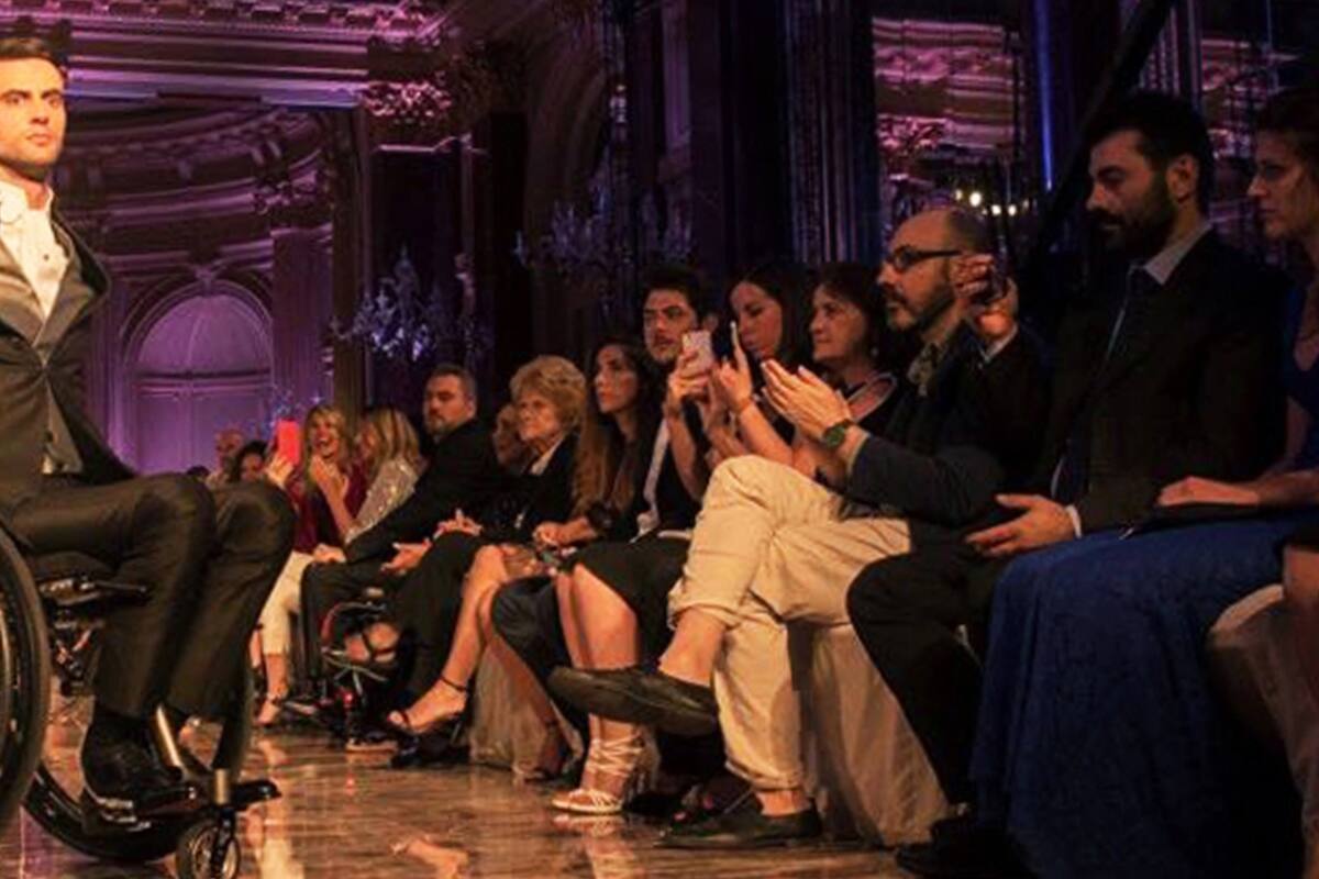 Eric se destacó en las pasarelas italianas inclusivas