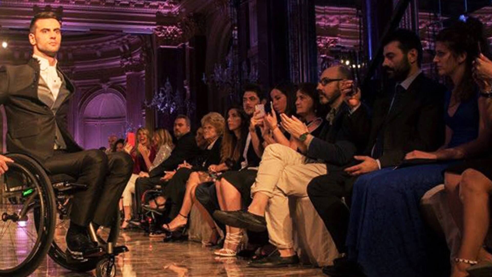 Eric se destacó en las pasarelas italianas inclusivas