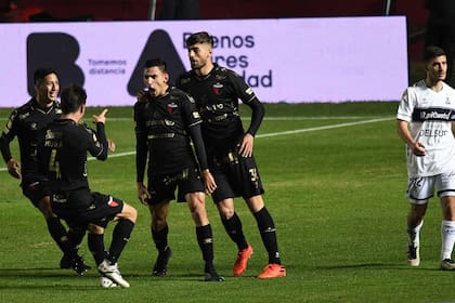 Eric Meza ingresó por Gallardo y anotó con golazo para el triunfo de Colón ante Gimnasia, por la 6° fecha del Torneo 2021