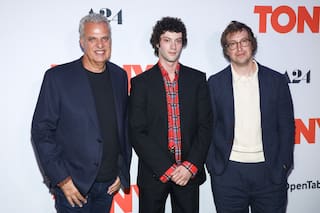 Reseña: El filme sobre Anthony Bourdain, "Tony", es solo un primer bocado de un gigante culinario