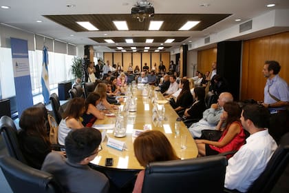 Presentación del Listado de Mujeres Aspirantes a Choferes de Colectivos a cargo de la Secretaria de Promoción, protección y Cambio Tecnológico, Graciela Guzman