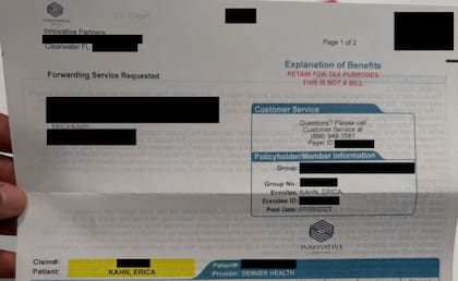 Erica Kahn recibió facturas médicas de casi 21 mil dólares tras no haber cubierto el pago de COBRA (Web/KFF Health News)