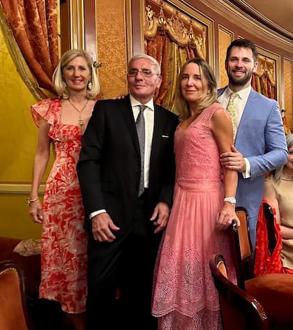 Erica Roberts, el cirujano Esteban Tedesco, Verónica Zoani de Nutting y el escultor Alexis Minkiewicz.