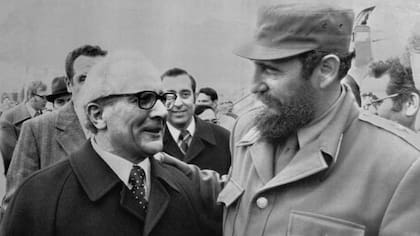 Erick Honecker (izq) con Fidel Castro, durante la visita oficial de este último a la República Democrática Alemana en 1972
