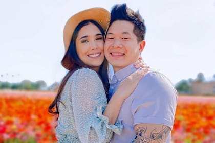 Erik Hung invitó a Andrea a visitarlo en California en 2015; el 8 de enero de 2016, la pareja se casó