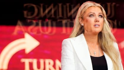 Erika Kirk, el pasado domingo, durante el memorial de su marido asesinado, Charlie Kirk, en Glendale (Arizona).