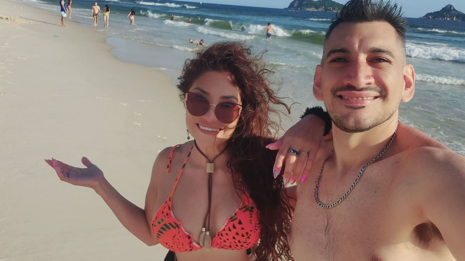 Erika y Richard, disfrutando en una de las playas de Búzios.