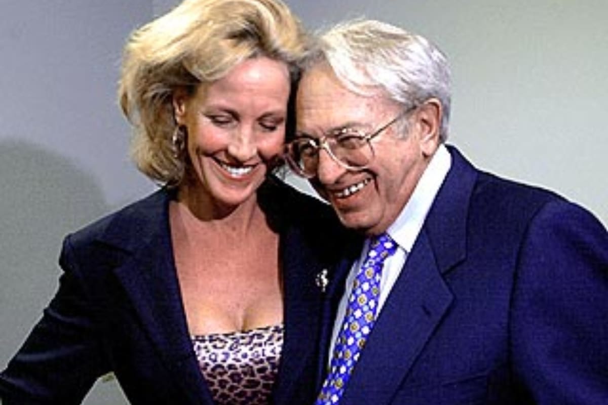 Erin Brockovich (izquierda) y Edward L. Masry (derecha) llevaron el caso de la contaminación del agua en California a los juzgados de Estados Unidos (X/@ErinBrockovich)